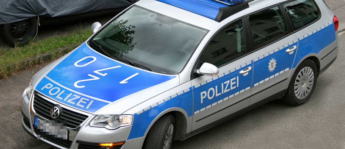 Polizeiwagen zerstört: Streife fährt in Hagen mit Blaulicht in anderes Auto